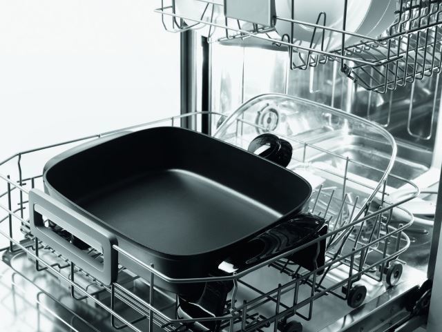 delonghi in the dishwasher Delonghi electric skillet in the dishwasher.