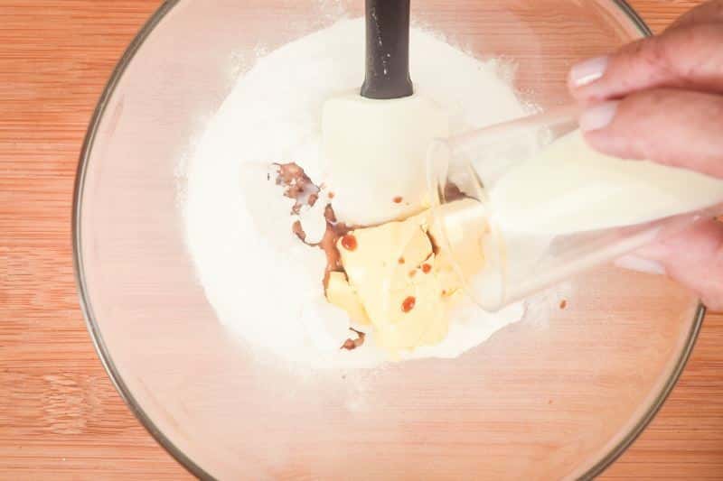 How to Make Buttercream Step 2-2 Adding vanilla to sugar and butter.