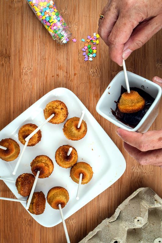 How to Make Cake Pops with a Mold Step 9