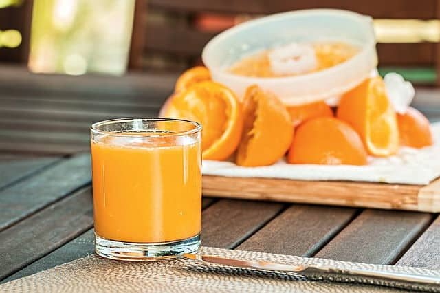 fresh-orange-juice-1614822_640 Fresh orange juice in a glass, wooden background.