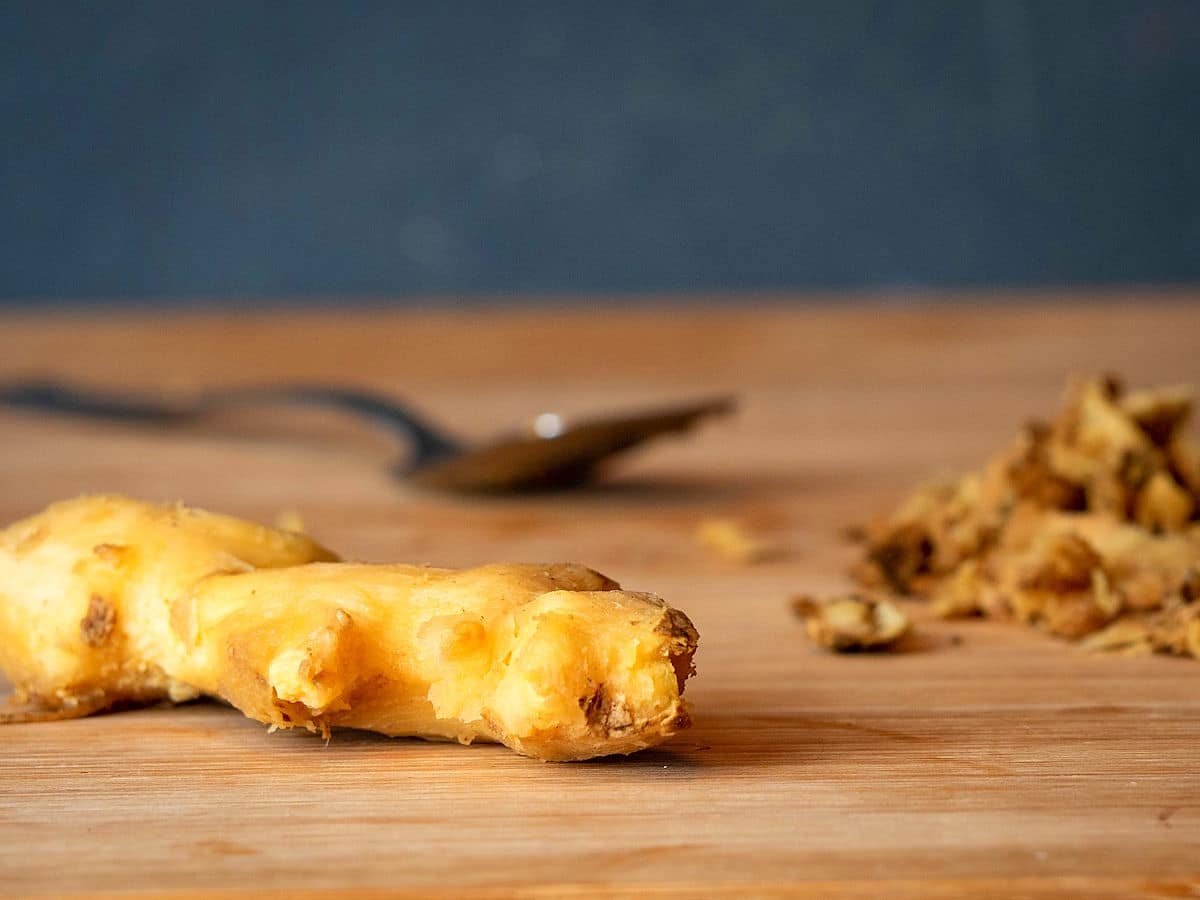 Ginger root peeled on cutting board.