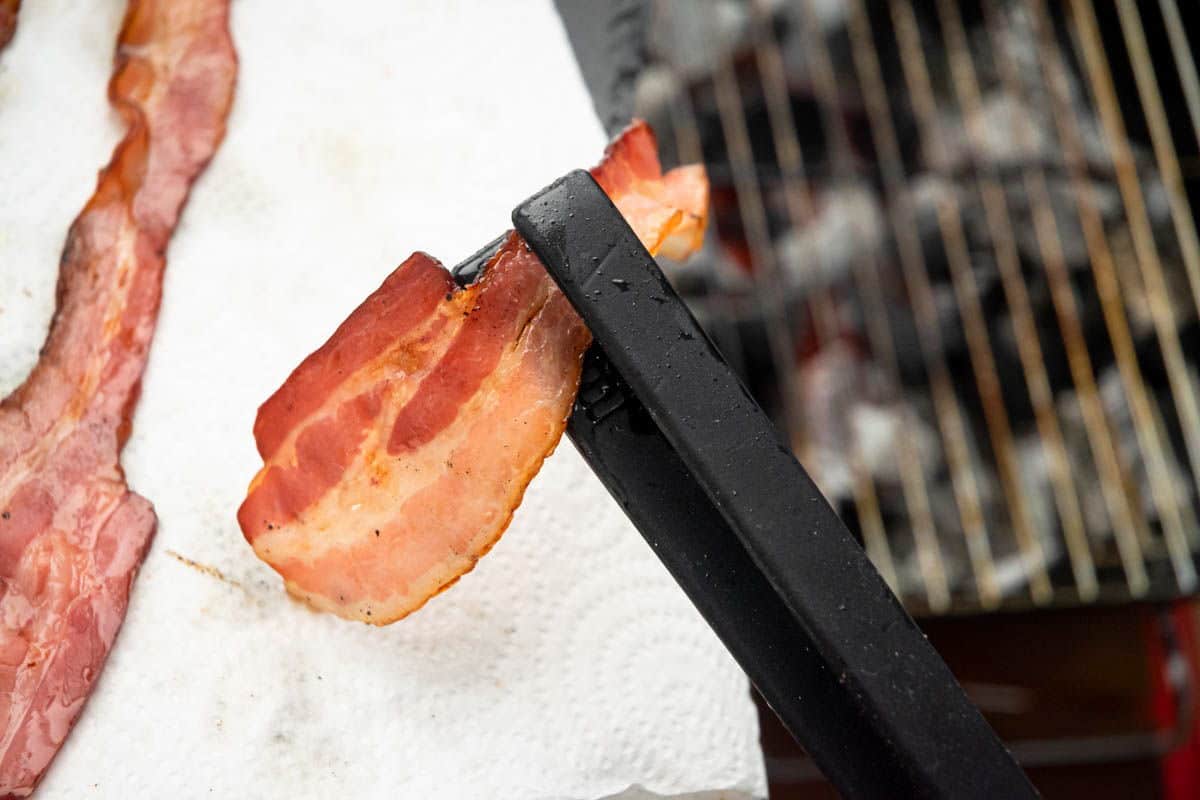 Crispy grilled bacon on paper towel.