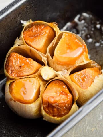 Roasted garlic head/bulb in tin.