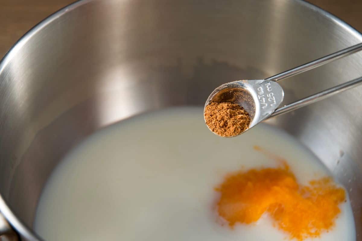 Milk, pumpkin pie spice and purée in a saucepan.