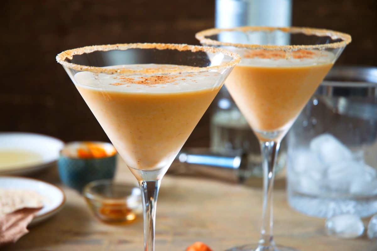 Pumpkin pie martinis in two martini glasses.