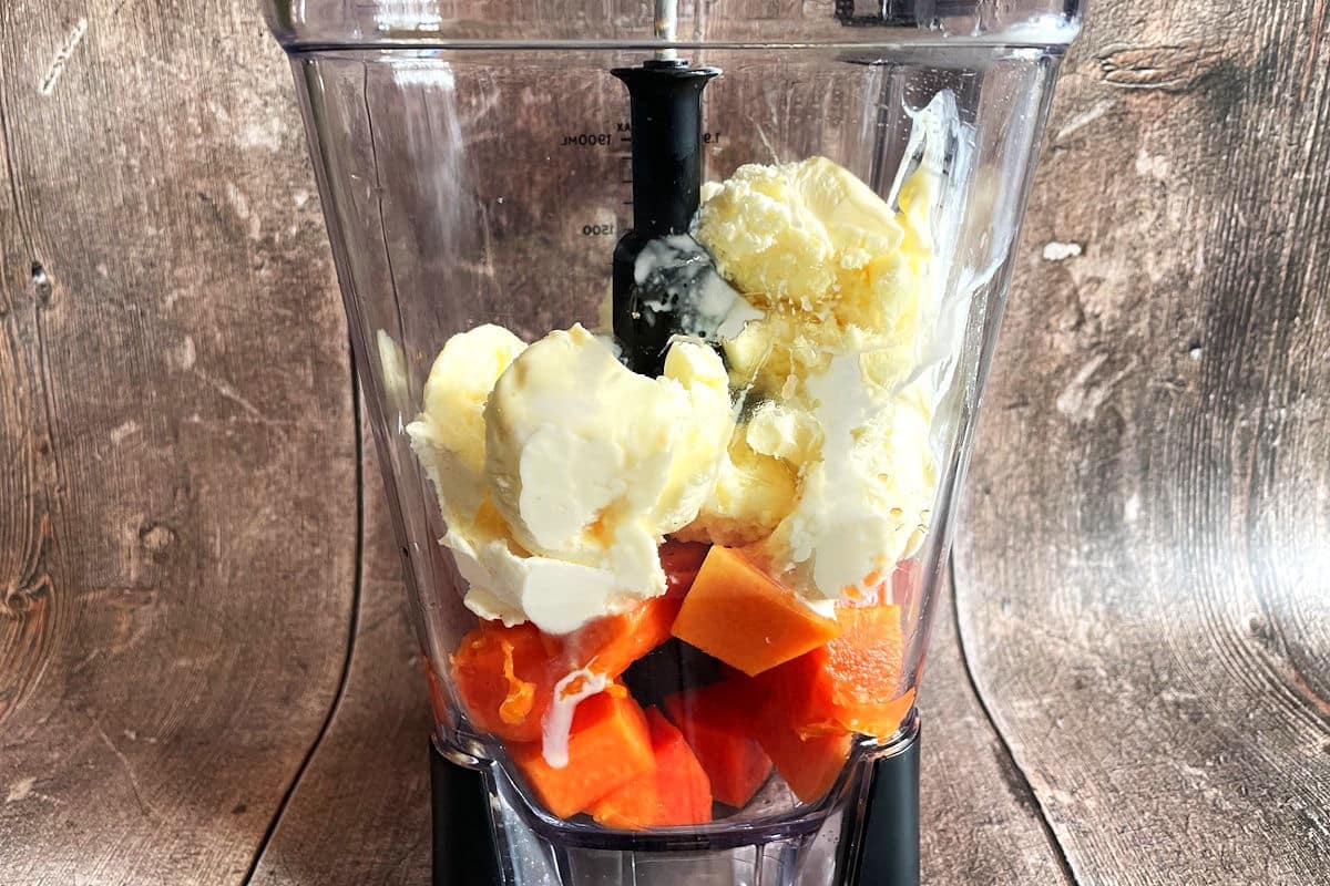 Brazilian papaya cream ingredients in blender.
