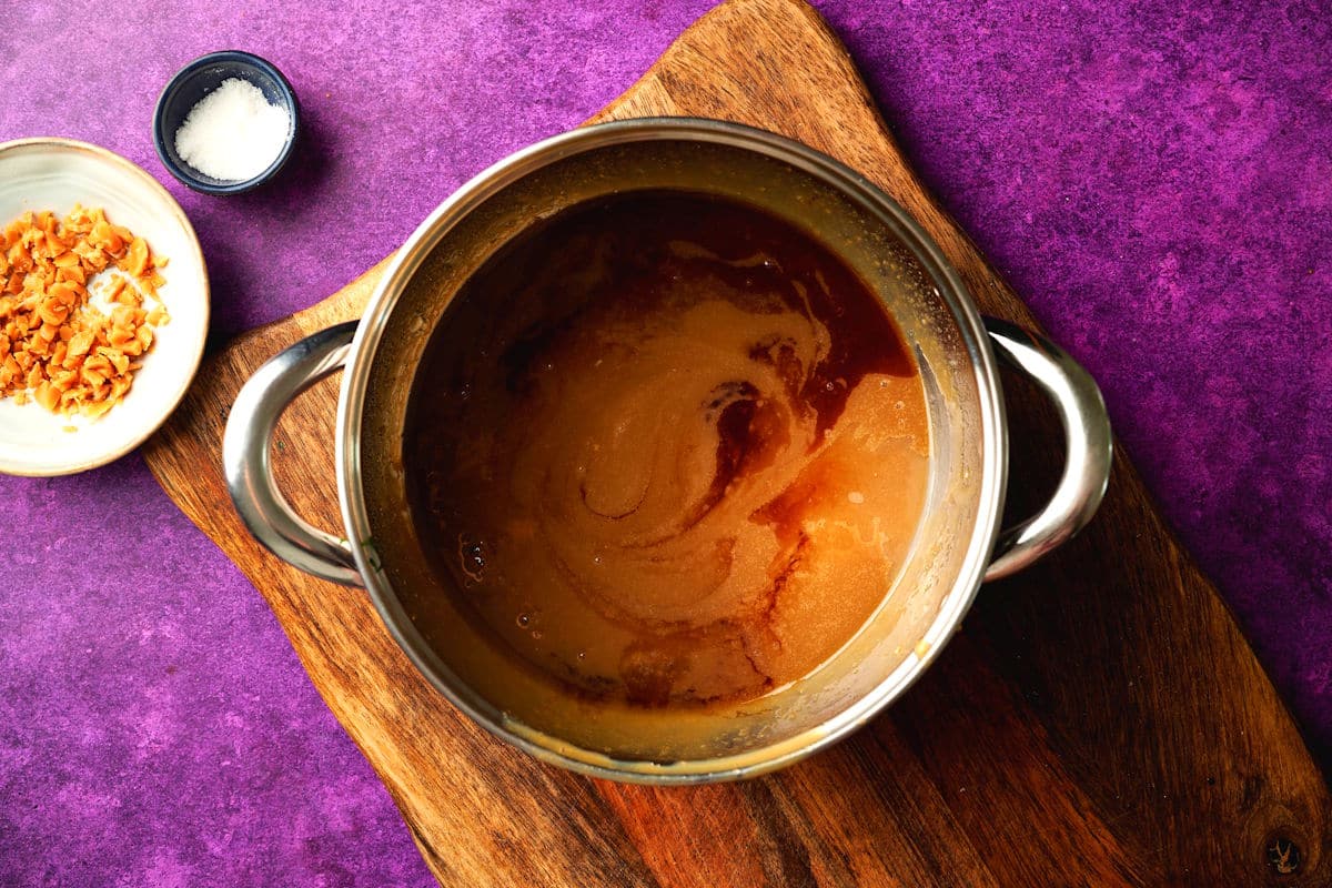 Caramel brûlée sauce in pot with flavor extracts.