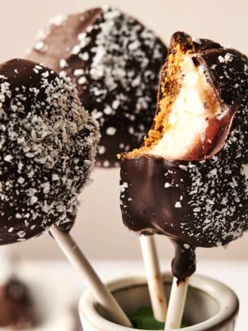 Cheesecake cake pops in holder.