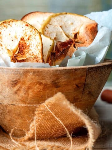 Cinnamon apple chips in a bowl.