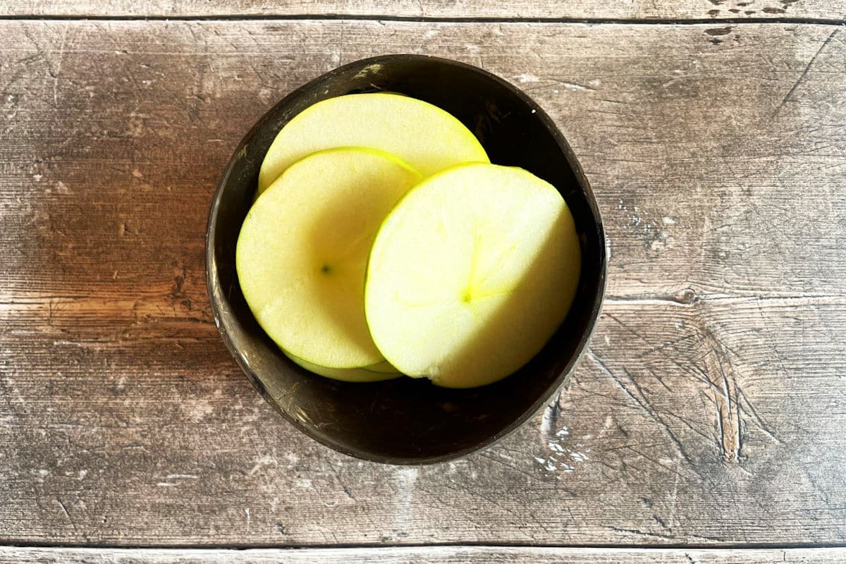 Sliced apples in bowl.