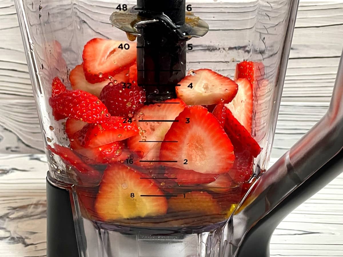Strawberry vinaigrette ingredients in blender.