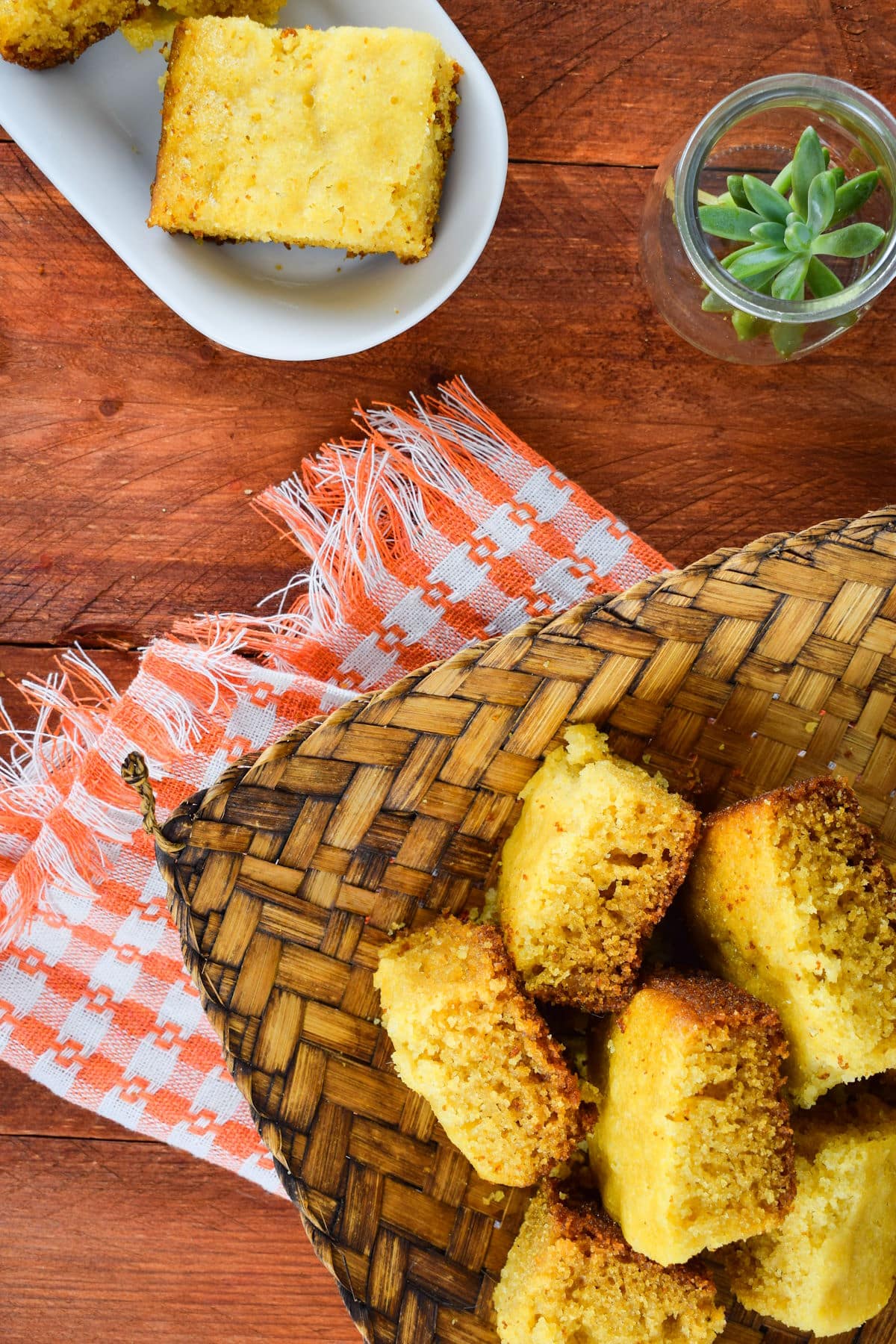 Cornbread on woven serving tray.