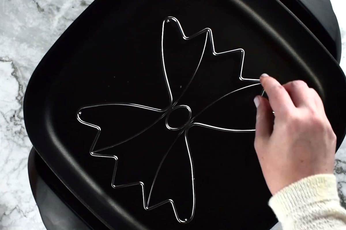 Electric skillet with small baking rack.