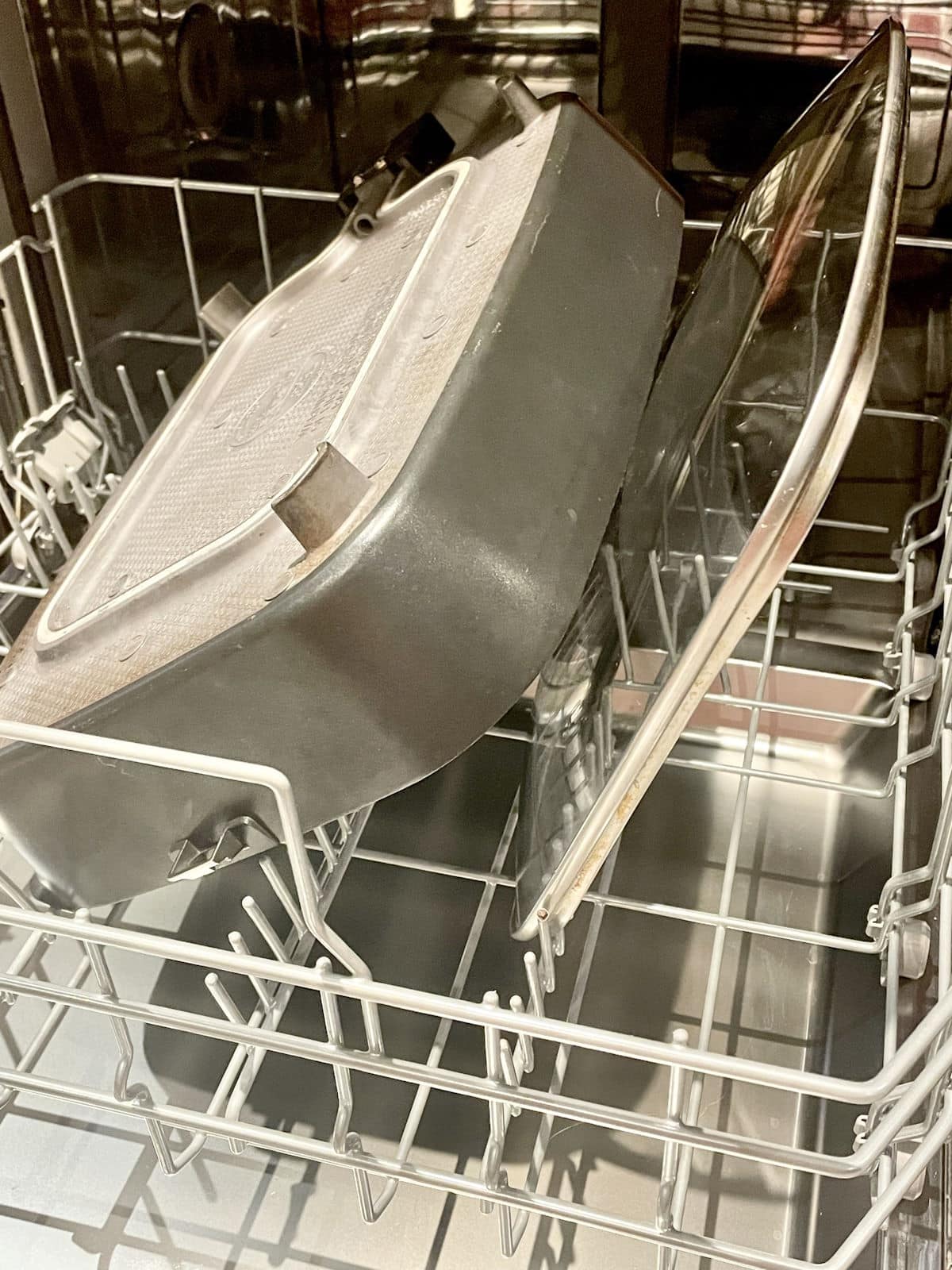 delonghi in the dishwasher Electric skillet and lid in dishwasher.