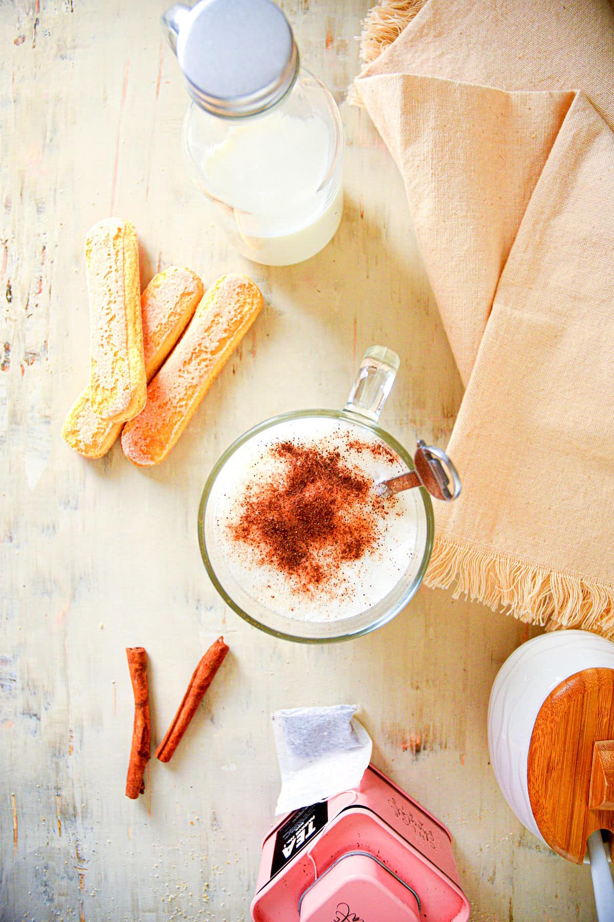 London fog tea latte sprinkled with cinnamon powder.
