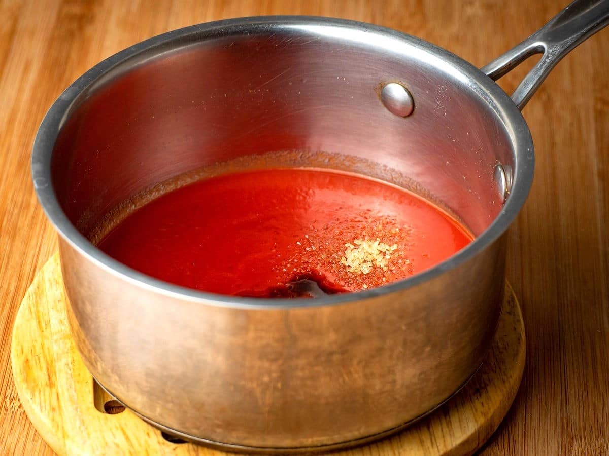 Tomato ketchup mixture in pot.