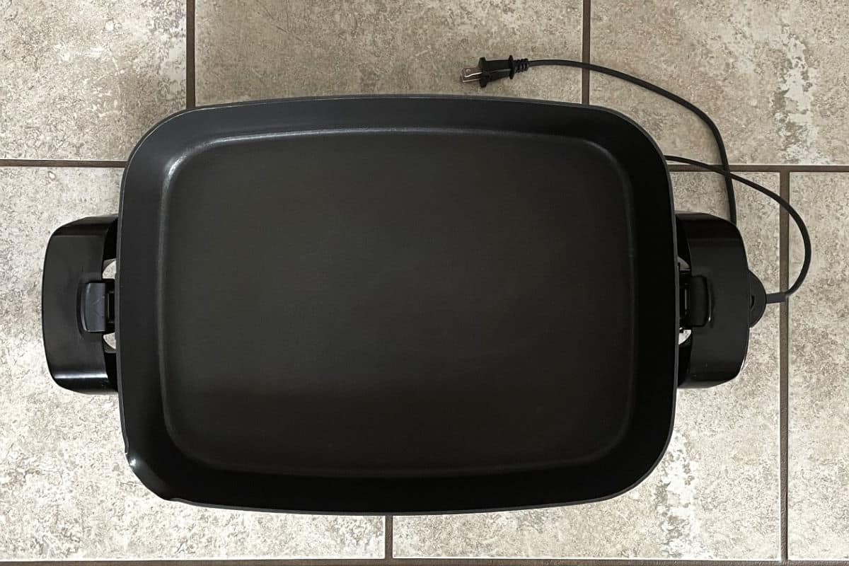 Black electric skillet.