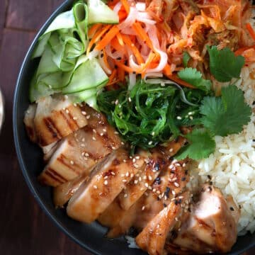Kimchi rice bowl with chicken breast.