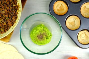 Guacamole in a bowl.