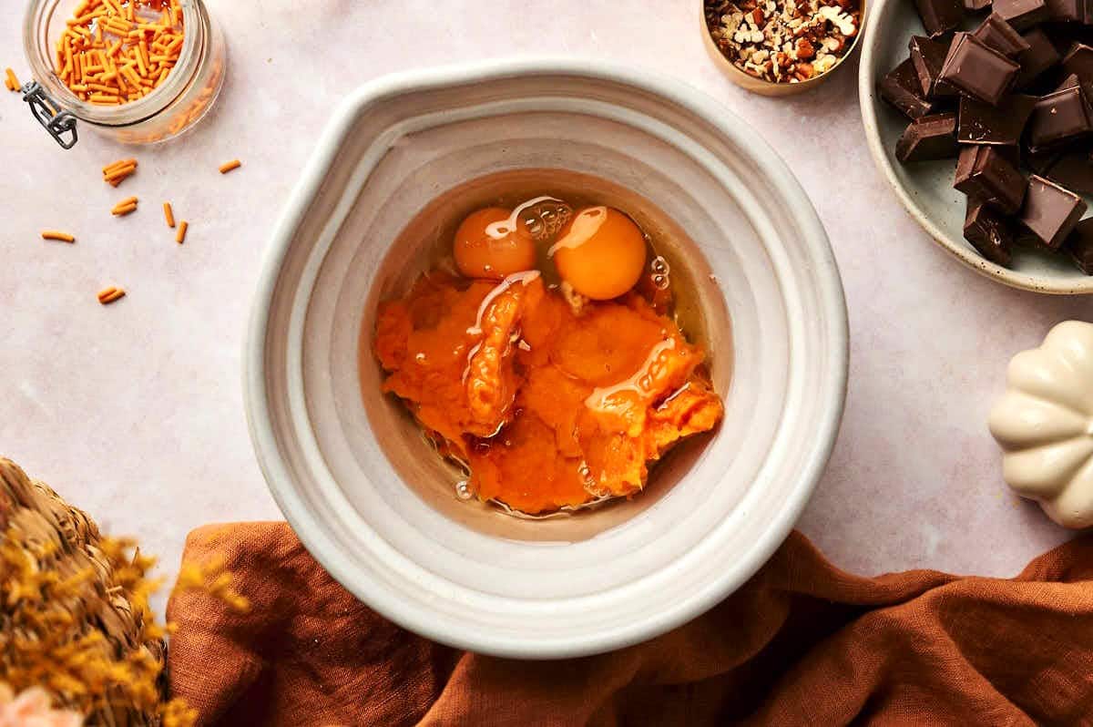 Wet ingredients for pumpkin cake pops in bowl.