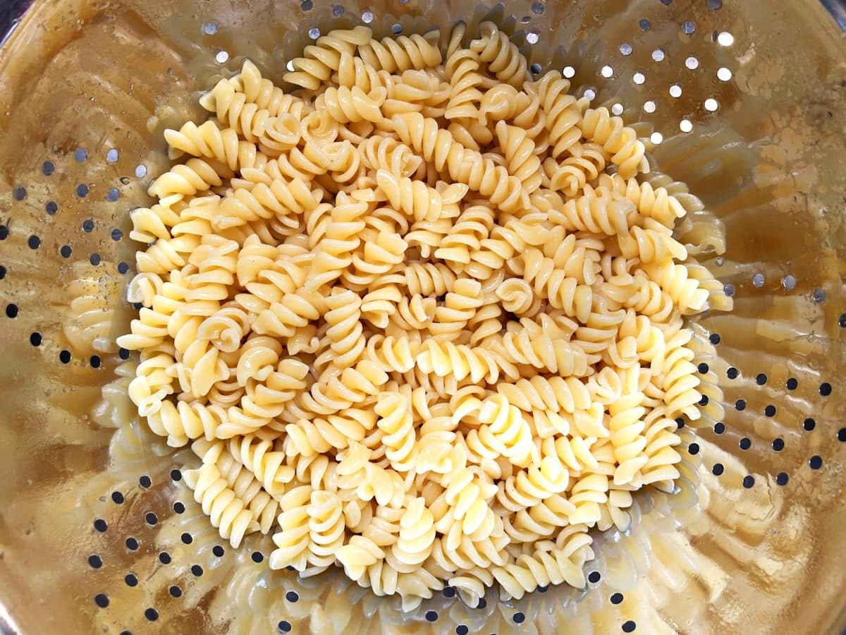 Rotini noodles in colander.