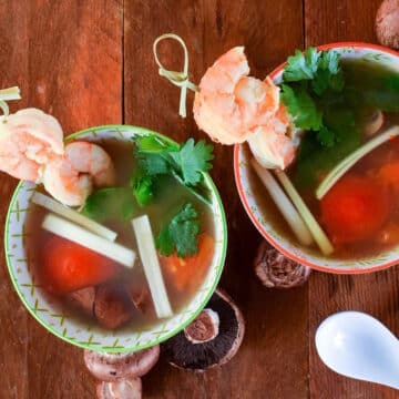 Tom yum soup with shrimp in bowls.