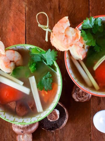 Tom yum soup with shrimp in bowls.