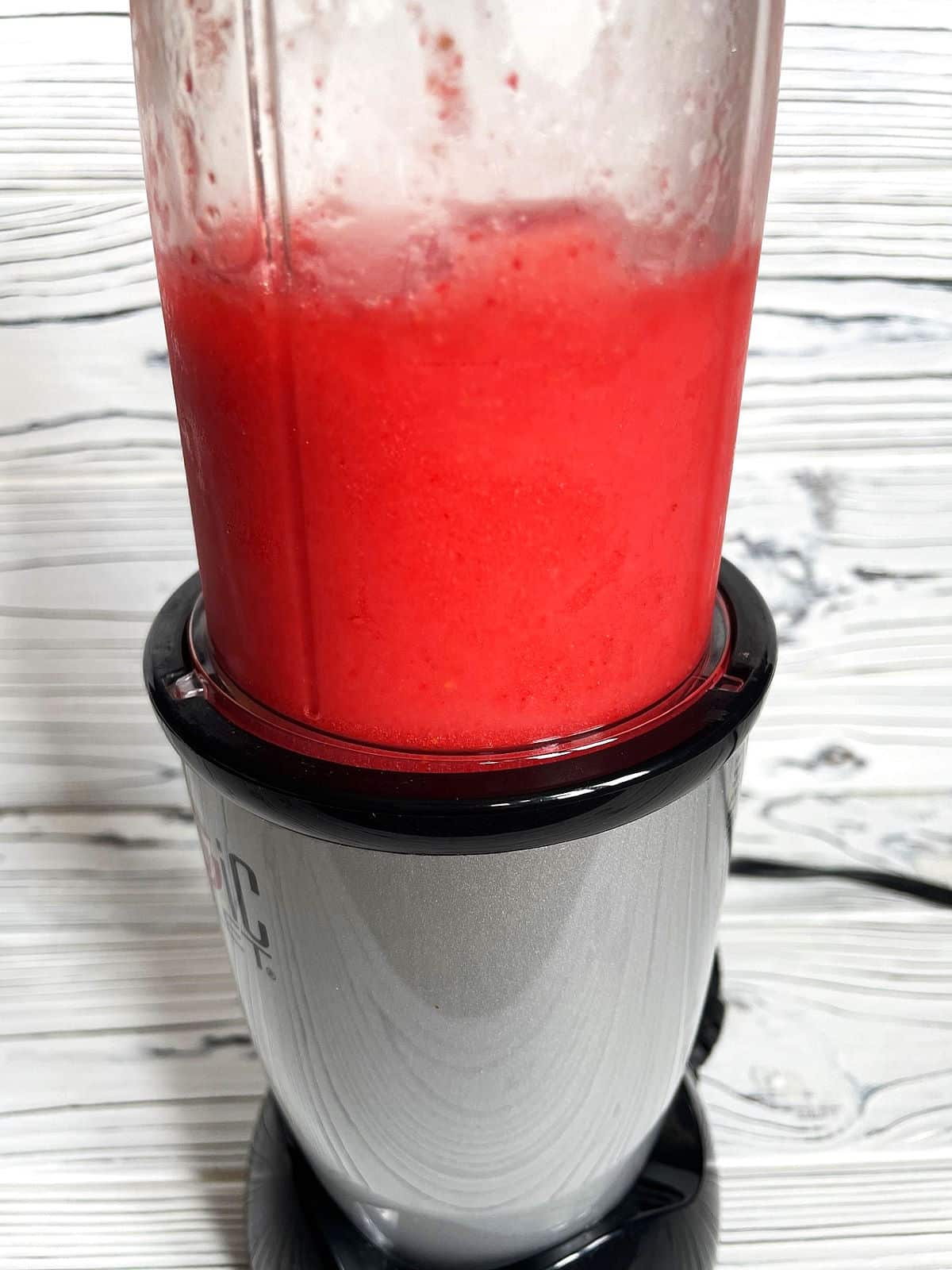 Virgin daiquiri ingredients blended in blender.